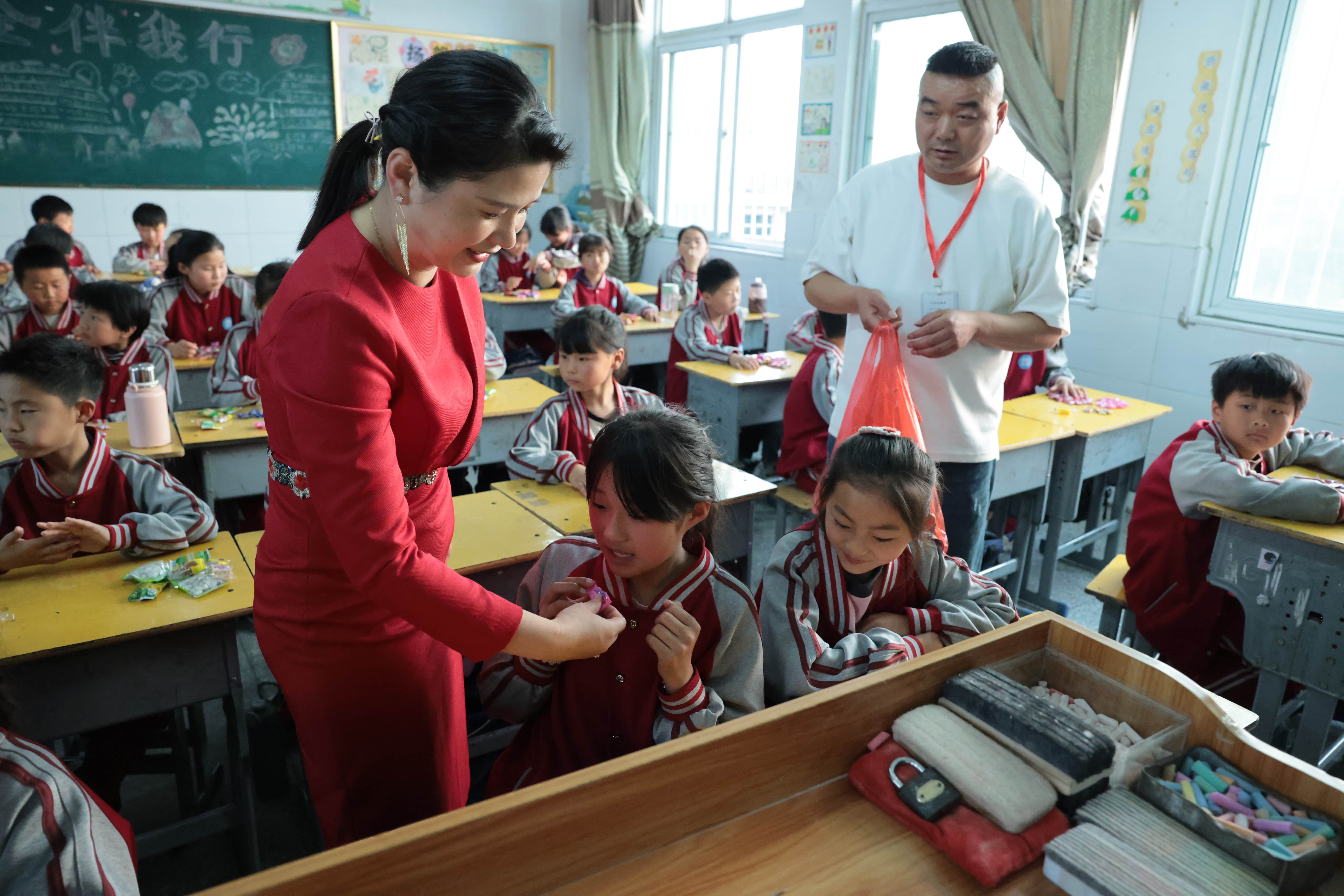 在爱意的“双向奔赴”中丨第249所开元（中国）公益学校揭牌