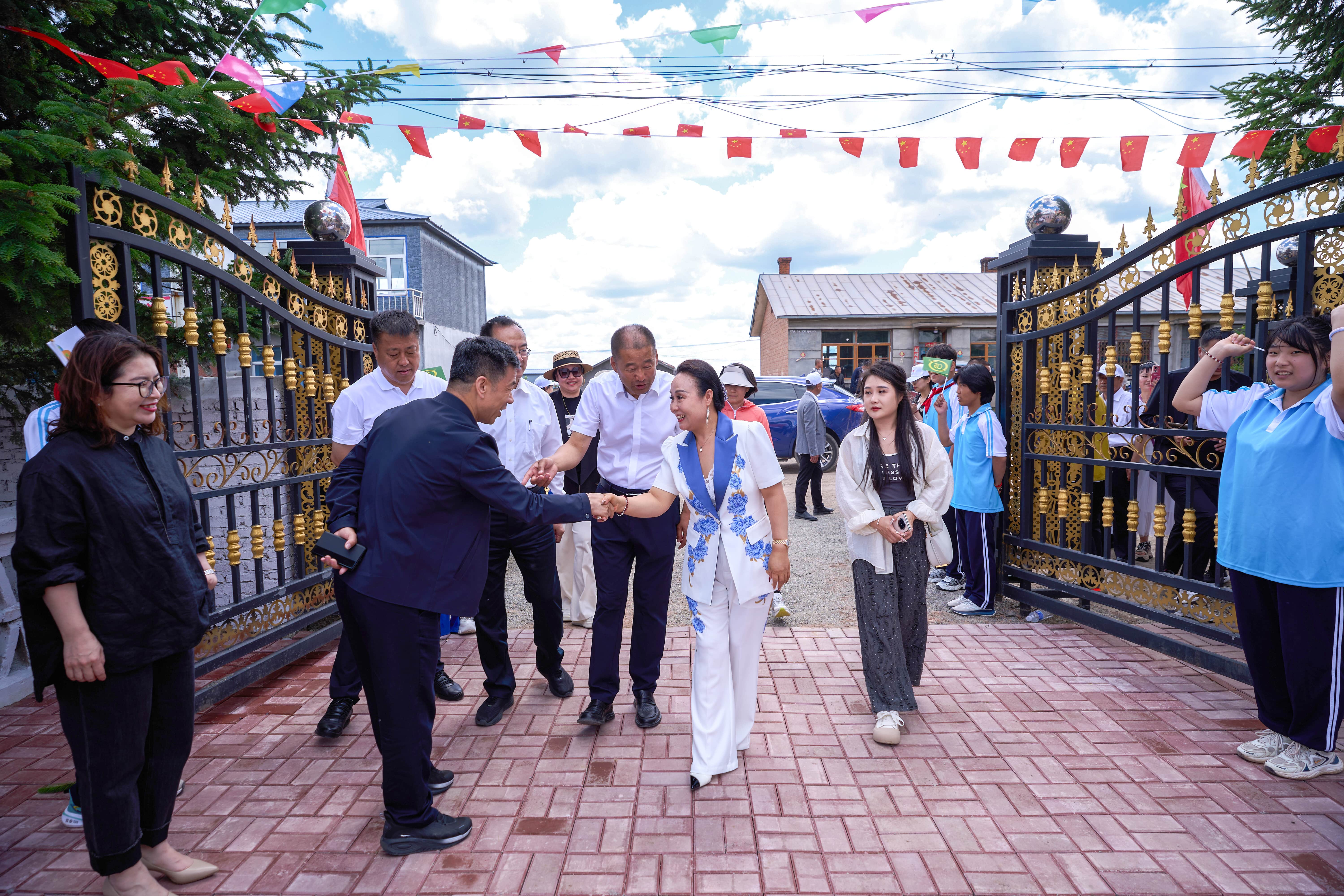 第254所 黑龙江巴彦县黑山镇民乐村开元（中国）侯玉霞学校