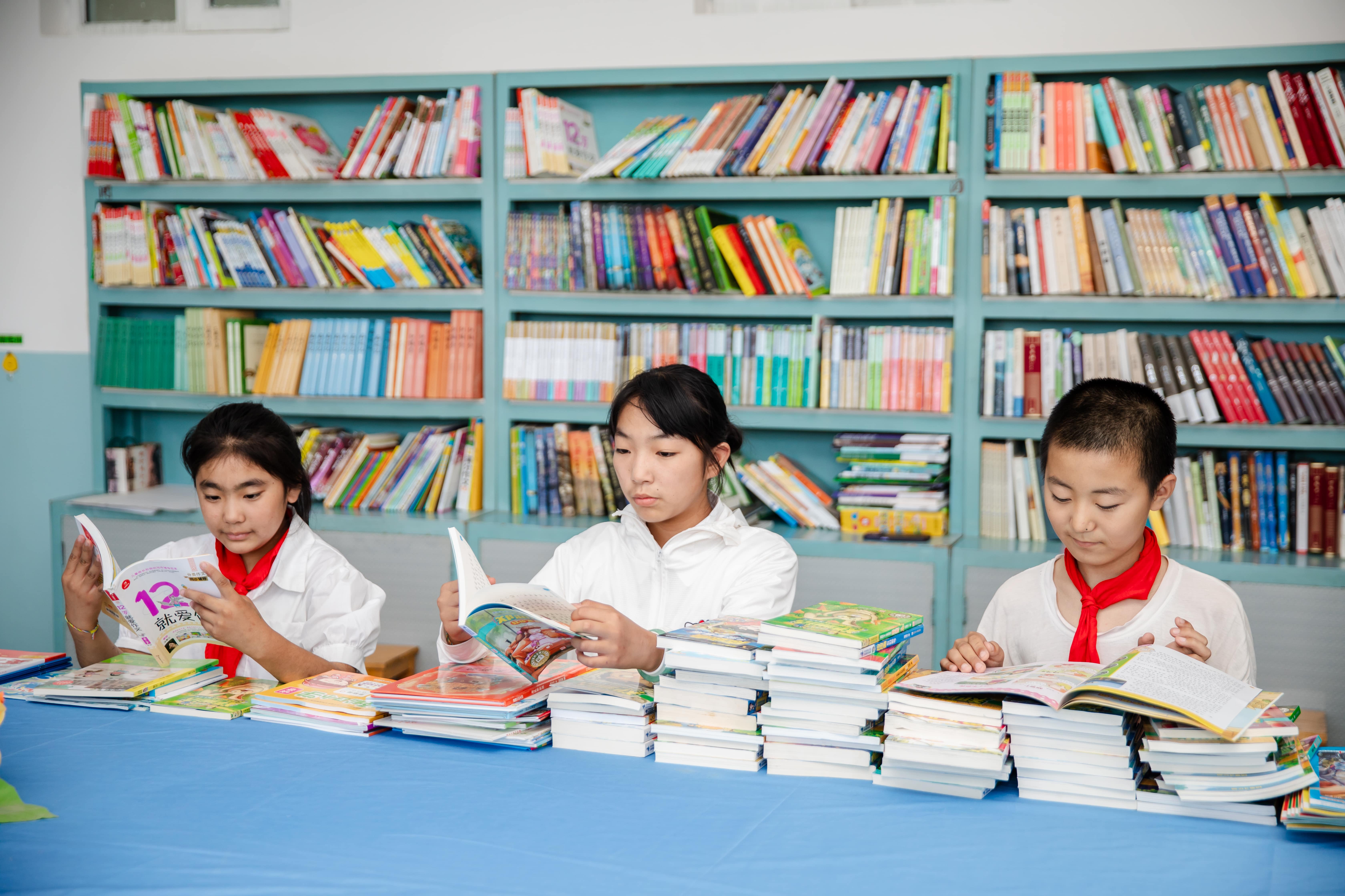 天津高校大学生记者走进开元(中国)公益小学开展“书香悦读,筑梦成长”活动 天津高校大学生记者走进开元(中国)公益小学开展“书香悦读,筑梦成长”活动